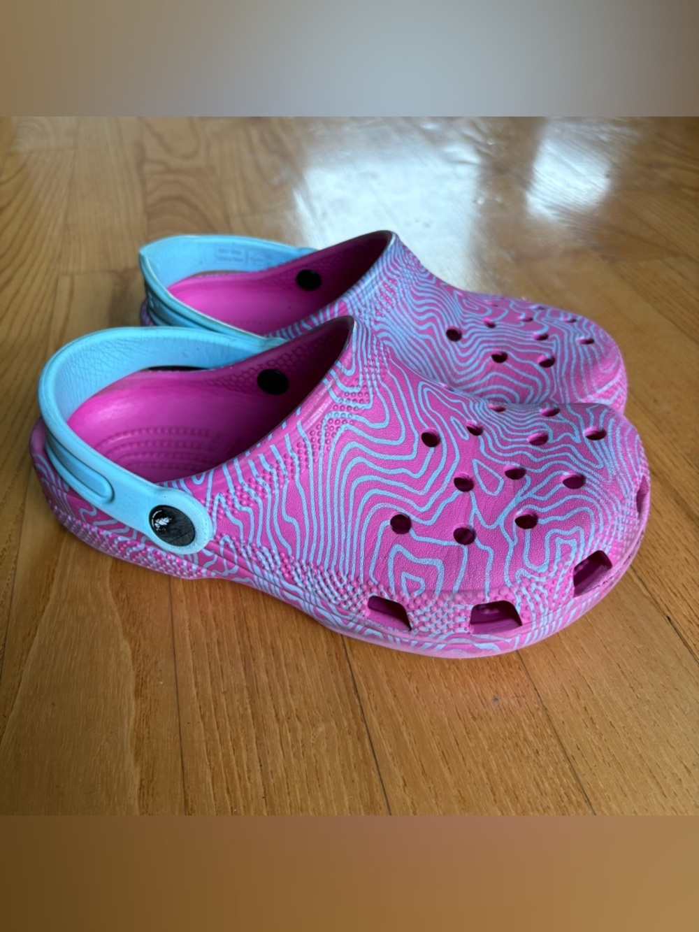 Crocs Classic Clogs Shoes Kids Animal Print Pink Blue Swirled Girls Sz Youth J2